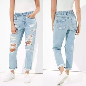 American Eagle Ripped Tomgirl Jeans Size 6